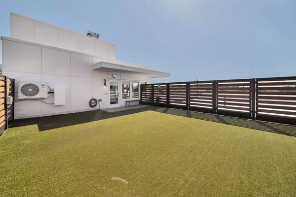 $1,948 / 1br - The right place for you! Beautiful 1 bed / 1 bath - prime location! (Kirkland)63799882221315122