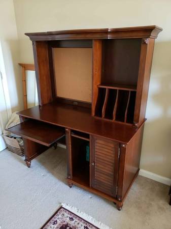 Desk with hutch 1