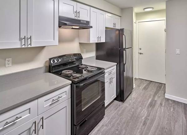 $1,899 / 2br - 985ft2 - Home is where the heart is: Find yours in our 2 BR. (Kent - Lake Meridian Park)63688531854723120
