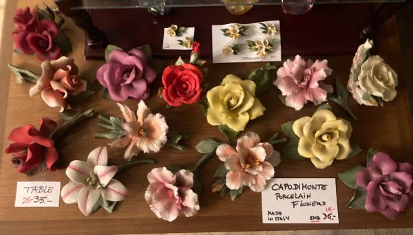 CAPODIMONTE FLOWERS 1