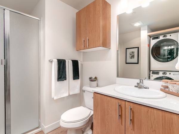 $1,395 / 1br - Room to Roam @ Halsey 28! Pets Love It Here! (NE Portland, Sullivan's Gulch, Grant Park)63867270498689123