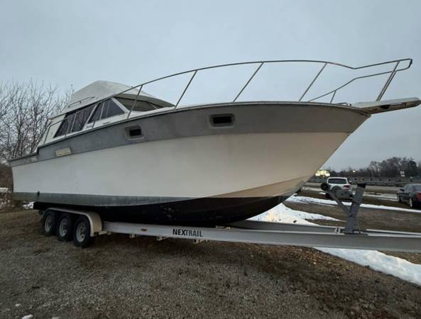 Silverton 34' Convertible Bridge - Liveaboard 1