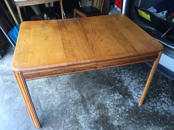 Solid oak breakfast table  antique 1