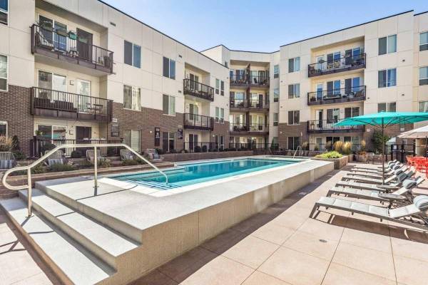 $2,635 / 2br - 1052ft2 - 24-Hour Fitness Center, Plank Flooring, Stainless Steel Appliances (City Park)63849271675393120