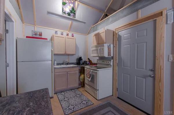 $950 / 1br - 890ft2 - Hard to find, new construction in the city under 120K on a corner lot! (Lynchburg)63851967497089122