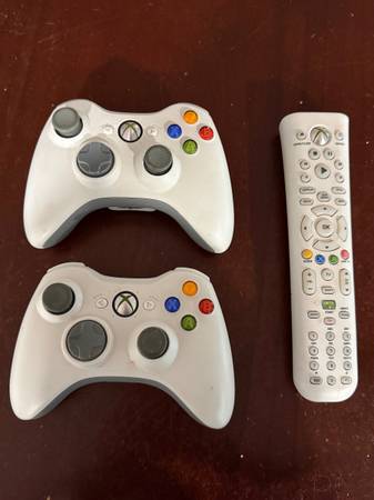 Xbox 360 wireless controller and remote 1