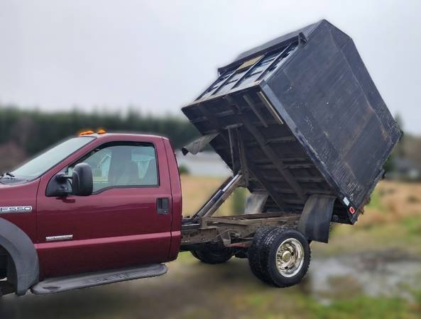 2005 Ford F550 4x4 - Photo 2