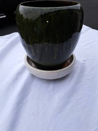 Nice Flower Pot - $20 (Eauclaire wi)63471097164675120
