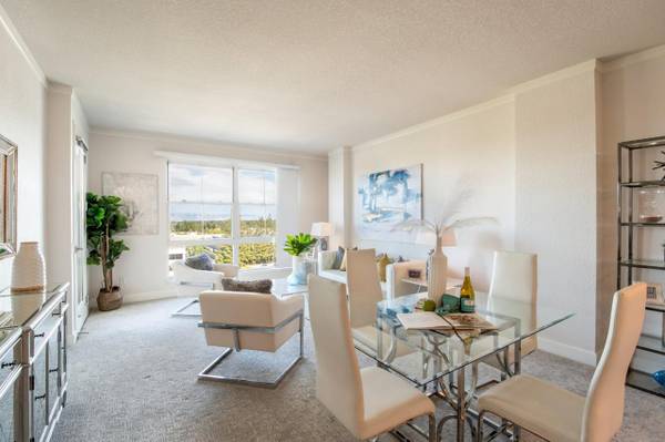 $2,195 / 1br - 850ft2 - Spacious one-bedroom units! Great location! Specials are available! (cupertino)63836554093315120