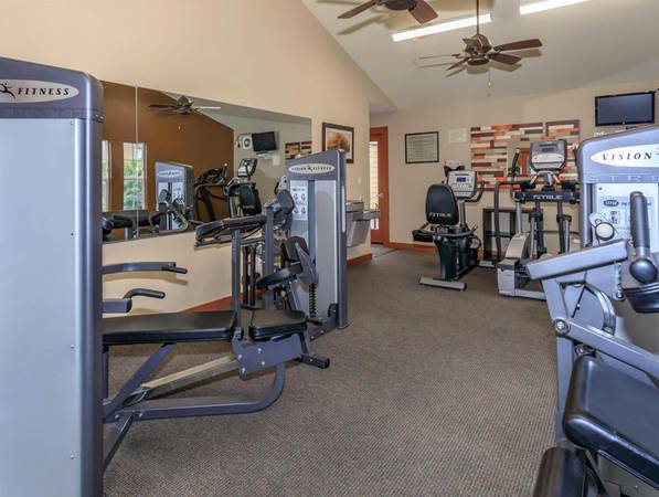 $1,650 / 2br - Small-Town 2 Bed | Carpeted Rooms w Ceiling Fans - Electric Kitchen (Tigard)64039223044353124