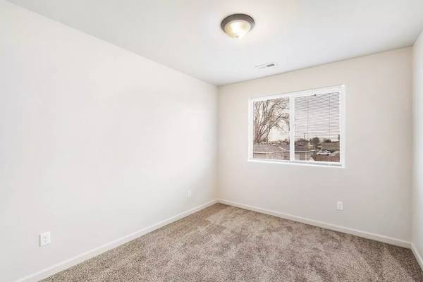 $1,788 / 3br - 1200ft2 - Every Day's a Journey: Begin and End Yours in the Perfect Home! (Kennewick)63624280342275122