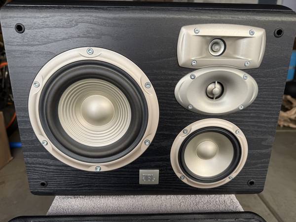 JBL Studio L820 & LC2 Wall mountable Speaker Pair and Center Speaker 1