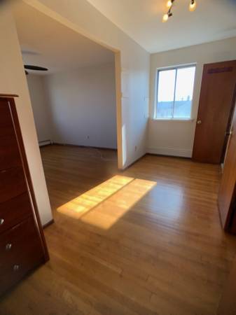 $4,000 / 3br - Spacious Three-Bedroom in Heart of Astoria (ASTORIA)63788881937281123