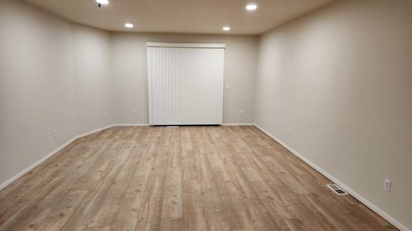 $1,375 / 2br - 1040ft2 - Huge 2br. Apt. $1375 Available now. W + D + much more (Boise Bench)63794970565379122