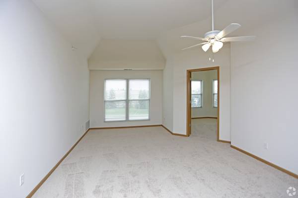 $1,654 / 1br - 894ft2 - Mantenimiento en el lugar, Sala familiar, Bañera/Ducha (7260 Guider Drive, Woodbury, MN)63868702527233120