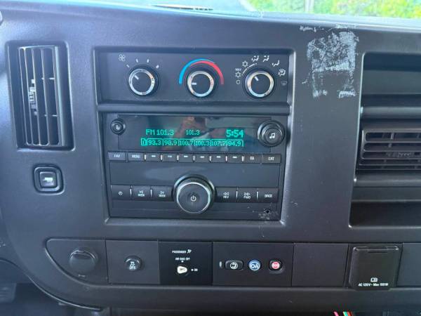 2018 Chevrolet Express Chevy 3500 - Photo 14