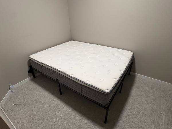 Queen Bed Set - 12" Extra Firm Hybrid Mattress + Metal Frame 1