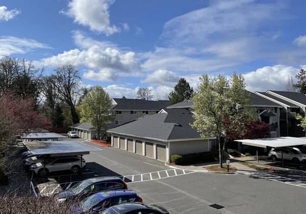 $1,649 / 2br - Premier Two Bed - Entertainment-Style Kitchen - Private Deck / Patio (Beaverton / Aloha)63776937608065121