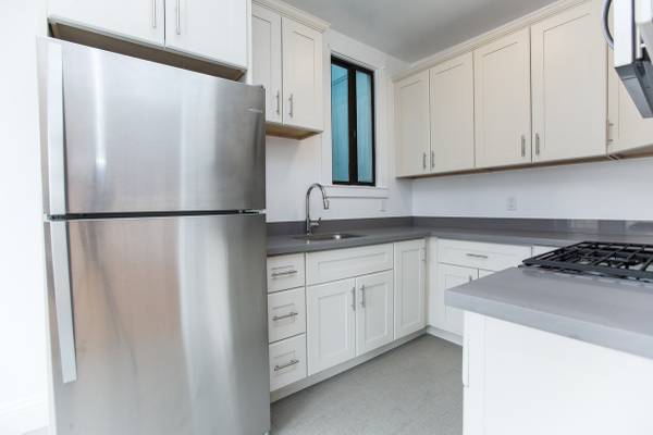 $4,095 / 2br - 921ft2 - COMING SOON ~BAY WINDOWS WITH GREAT NATURAL LIGHT IN RICHMOND/SEACLIFF 2BD 1BA (Outer Richmond / Seacliff)63695840024963124
