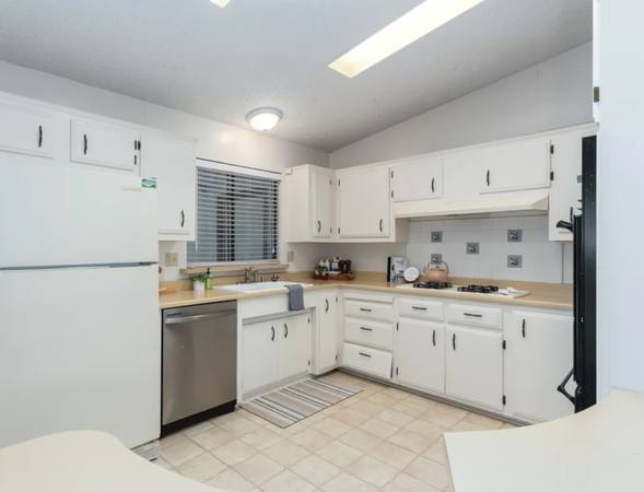 $950 / 3br - This cheerful and spacious 3-bedroom, 1-bath home (Santa Maria, CA)63696006127875121