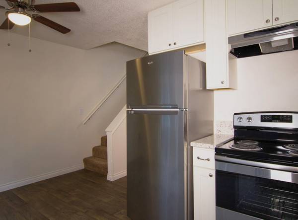 $1,725 / 2br - ¡TASA DE APLICACIÓN CANCELADA! - ¡INTERIORES ENORMES! Vecindario emergente (4483 SE Roethe Road)64039061038979124