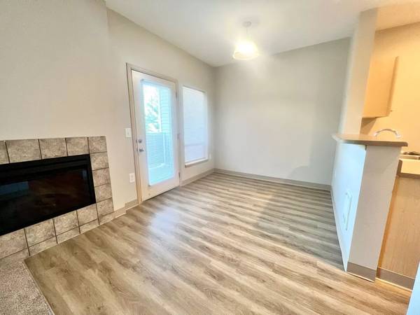 $1,850 / 2br - 966ft2 - Beyond Four Walls: A Place to Truly Call Home! (Puyallup - South Hill)63814789136387122