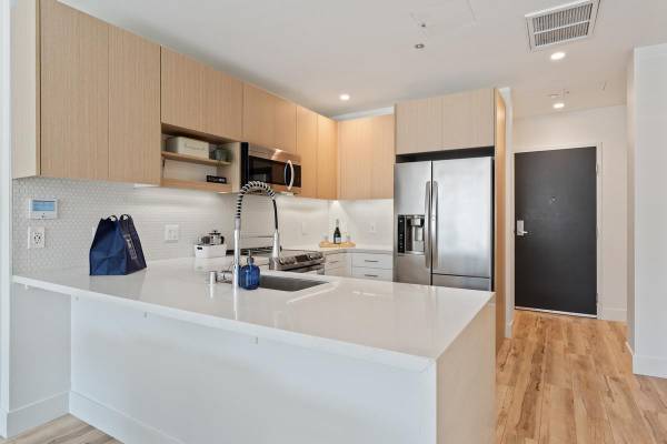 $900 / 1br - Bright Apartment Near Trails & Parks Los Gato (Los Gatos, CA)63965991674243120