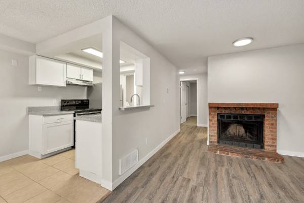 $1,700 / 1br - 680ft2 - You Seen That Price Correct! Call Today For More Information (Burien)63852579159043120