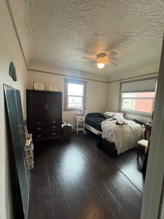 Private room available in 2 bed/1 bath (females only) 1
