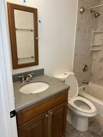 $1,296 / 2br - Hogar Eficiente Energéticamente de 2 Dormitorios con Organizadores Integrados para Armarios (Encinitas)63663802508035122