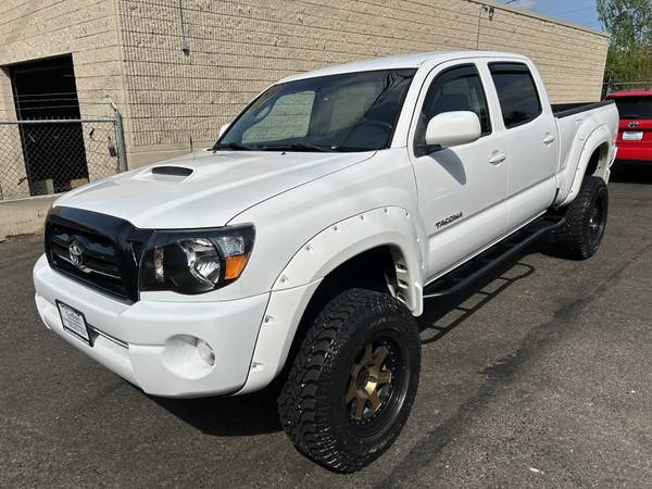 2008 Toyota Tacoma Double Cab SR5 Long Bed 4WD --Título limpio, Elevado-- - $21,995 (kirkland)63613954315011120