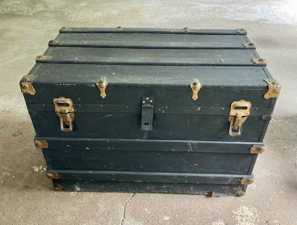 Vintage Trunk 1