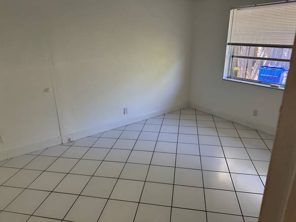 $1,600 / 2br - 700ft2 - 2 bed 1 bath appartment -$1600 a month (Desert Hot Springs)63686299670785120