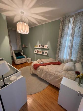 $2,400 / 3br - 3 BD large top floor (Logans Sq)63898858409218123