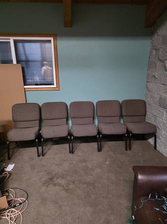 Cushioned interlocking chairs for auditorium, church or meeting hall 1