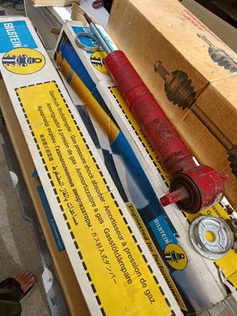 Front shock absorbers for 2008 Chevy avalanche Z71. 1