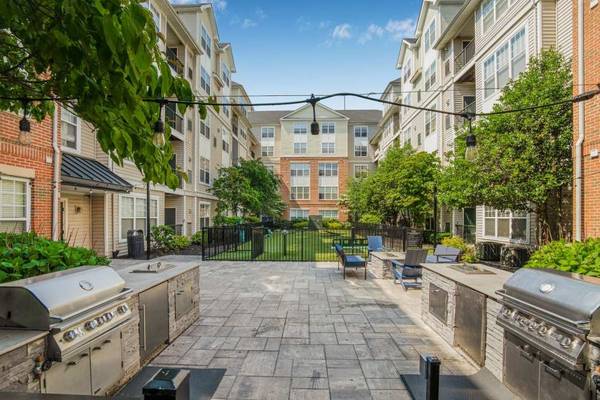 $2,987 / 2br - 1211ft2 - 2/bd, Playground, In-Home Washer & Dryer (1301 Wall St W, Lyndhurst, NJ)63676239580675123