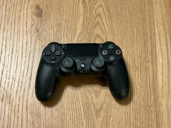 PS4 DualShock 4 controller, black 1