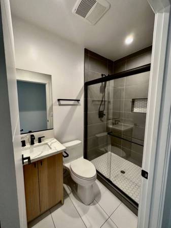 $1,700 / 2br - 1146ft2 - One roommate wanted in Hollywood: 6201 La Mirada Ave, #7 (Hollywood)63701053954179124
