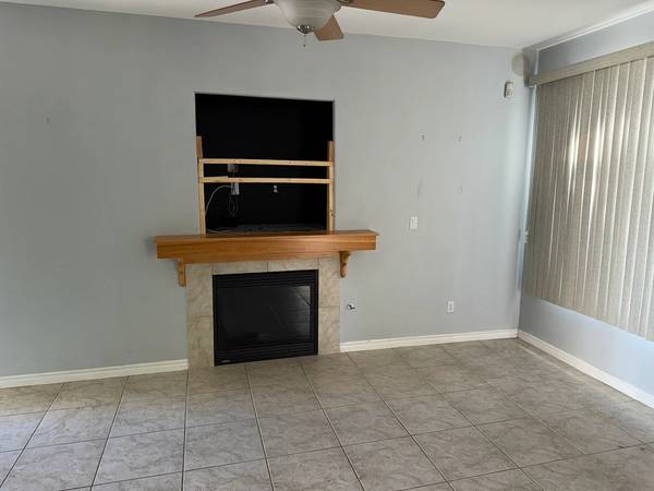 $400.000 / 2 dormitorios - 1458 pies² - VIVIENDA HUD: 985 Prestwick St (Queensridge)63348331406209124