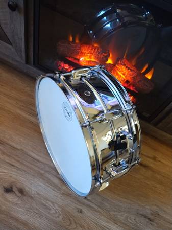 Tama Rockstar 5.5"x14" snare drum - $100 (Brighton, Ma)63435617585153123