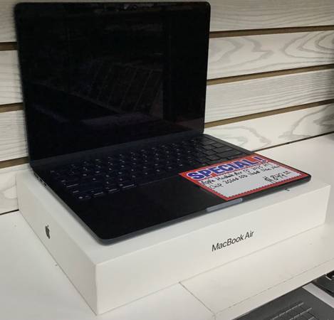 Apple MacBook Air 13” 2025 M4 Chip 256GB SSD 16GB Like New 1