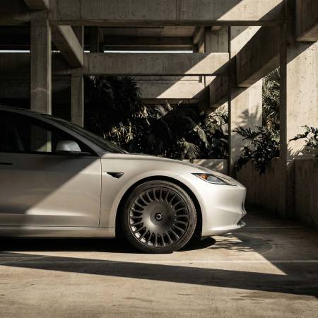 19″ RAZOR V2 Tesla Model 3 Wheels 1