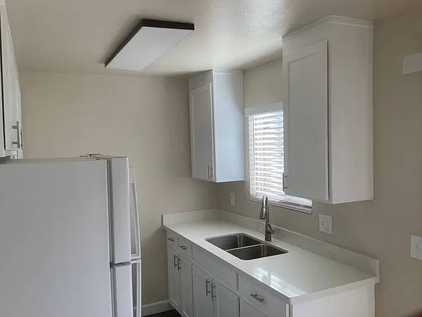 2 Bed/1.5 Bath Townhouse in Salinas Available Now! 1