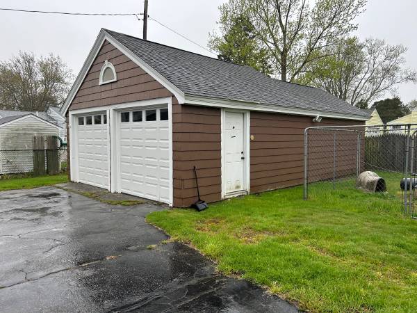 $700 / 600ft2 - TWO BAY GARAGE IN MIDDLETOWN (MIDDLETOWN)64002829034754120