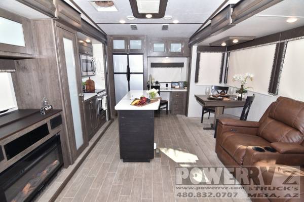 2019 Keystone Montana High Country 320MK Fifth Wheel *Well Equipped! 1