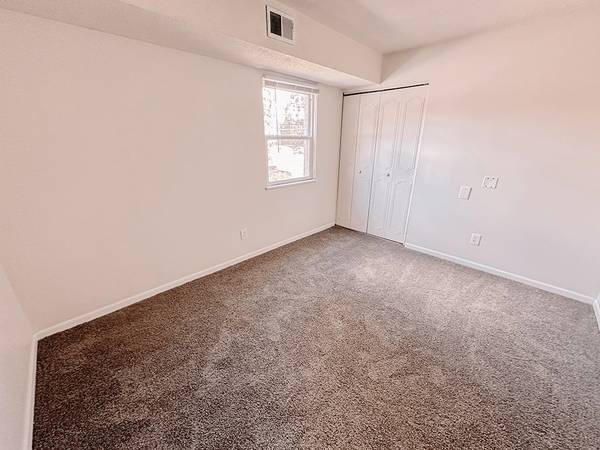 $950 / 2br - 750ft2 - 2/BD, ¡Ubicado en Newark!, Persianas mini (327 Union St, Newark, OH)63686032535937121