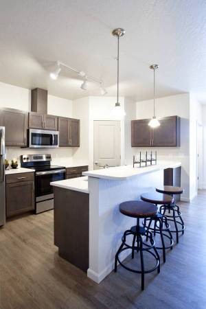 Top-Floor 2 Bed, 2 Bath Apartment Available November 9th! 🏡 1