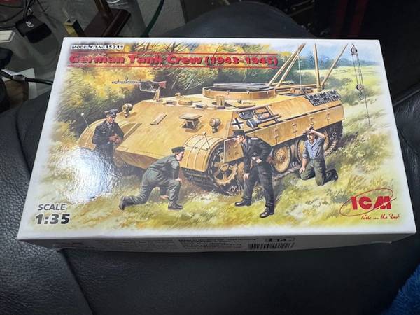 ICM # 35211 German Tank Crew 1943-1945 WWII 1/35 Scale Model Kit Open 1
