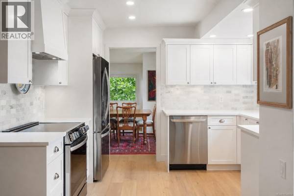 4 bed 3 bath on acre for rent in North Saanich 4